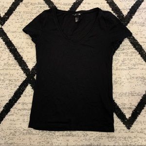 H&M basic v neck shirt